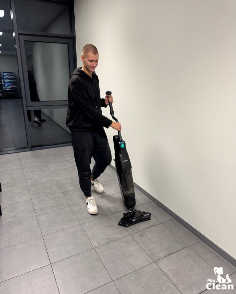 Instagram post from mrs.clean.pl. This post is in position 9.